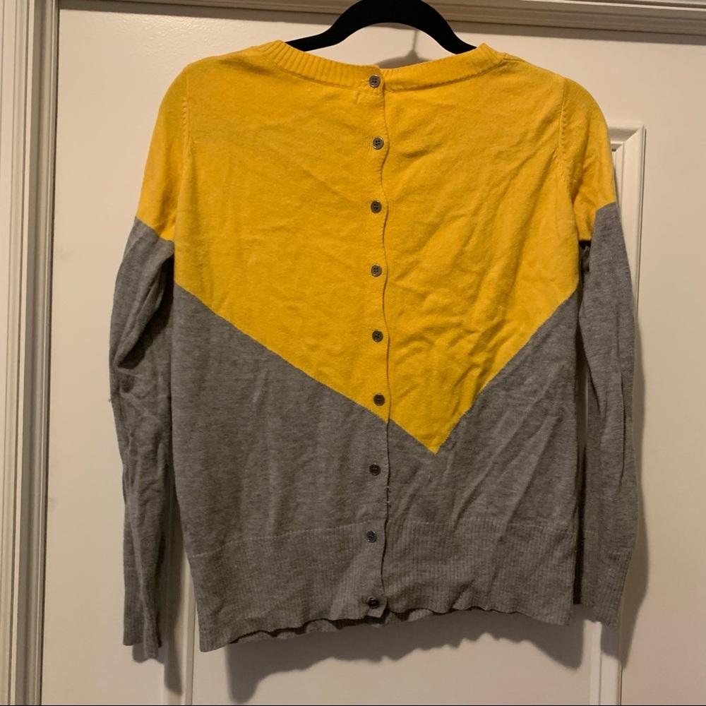 Color block button back sweater - Picture 2 of 4